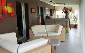 Chambre Privee Avec Salon, Garage Voiture, Velos, Motos